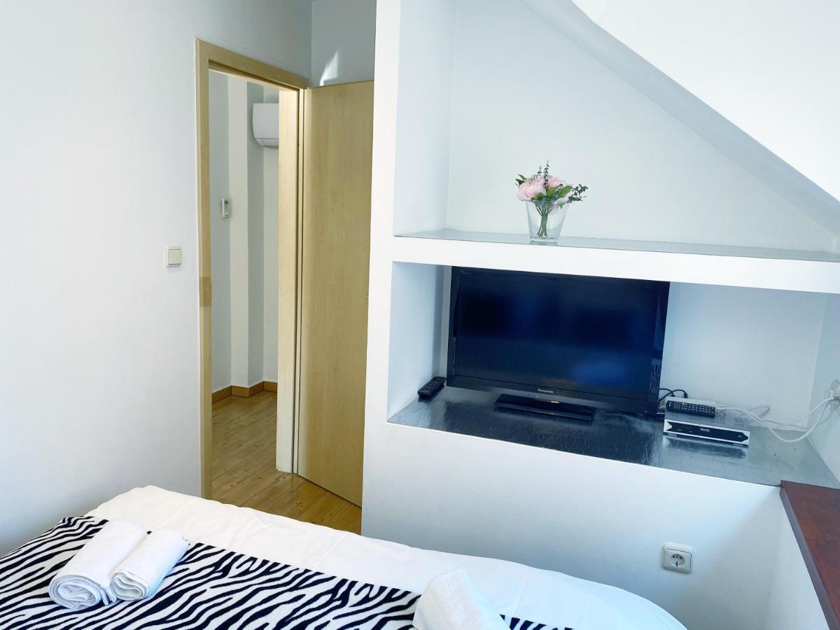 Apartments Sandra In The Historical Center Of The City Supetar Exterior foto