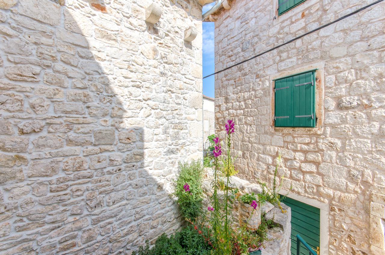 Apartments Sandra In The Historical Center Of The City Supetar Exterior foto